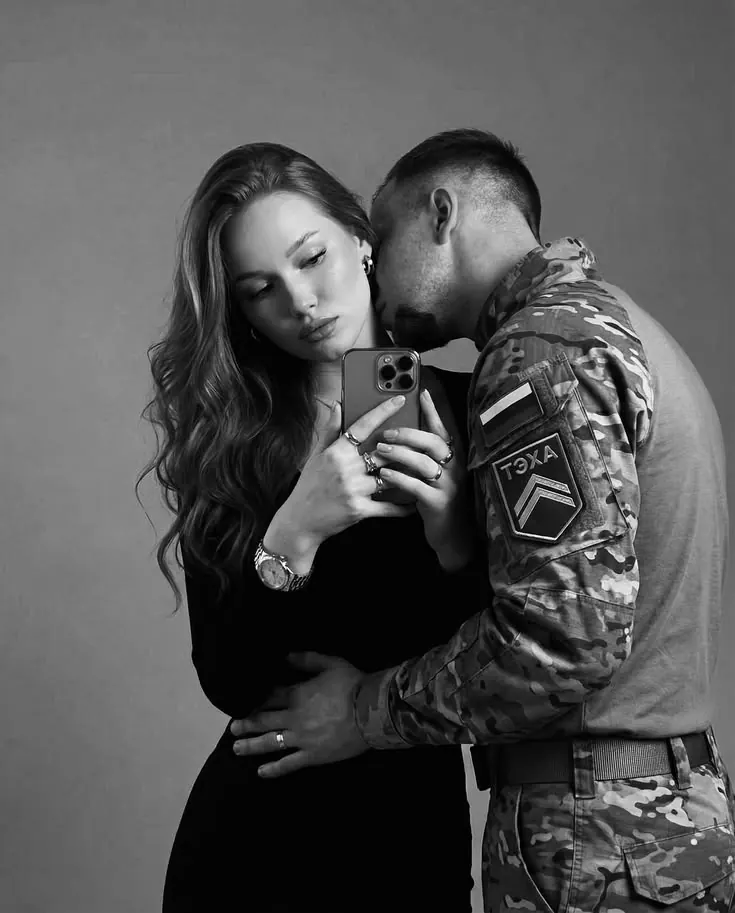 Фото пары: студия и спокойный свет